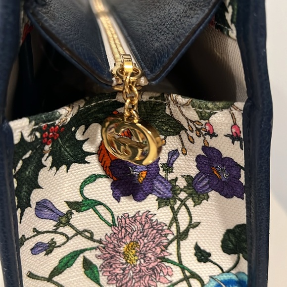 Gucci Flora Canvas Tote with Navy Leather Trim - Picture 4 of 16